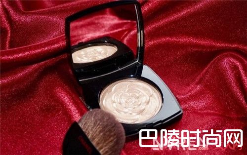 Chanel山茶花高光简介_美妆里有颜值有实力又有花儿的产品有哪些？