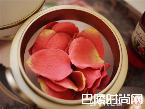 .Laduree腮红简介_美妆里有颜值有实力又有花儿的产品有哪些?