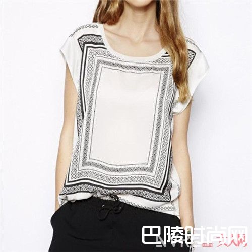 撞色T恤清洗需要注意什么_打造夏日10款一周街拍:让你每天换洗也能新鲜不重样!