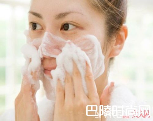 泰国BeautyBuffet Q10 牛奶洗面奶简介_什么牌子的洗面奶清洁效果好?这6款巨好用平价洗面奶强烈推荐!