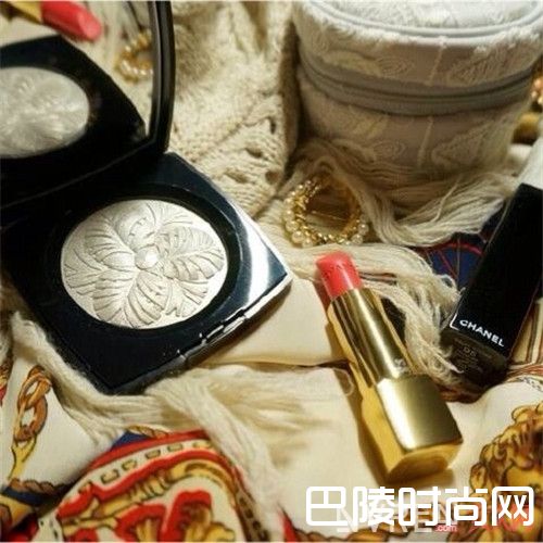Chanel山茶花高光简介_美妆里有颜值有实力又有花儿的产品有哪些？