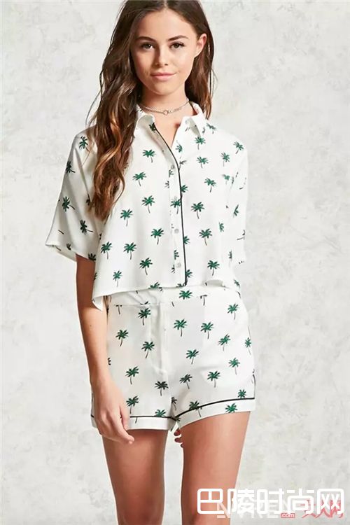 睡衣风衣单品推荐_今年盛夏最吸睛的的造型 睡衣style穿起来!