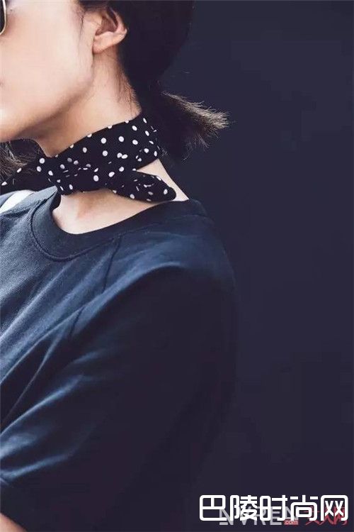 绕脖围巾式_丝巾的6种夏日玩法 感觉全世界的焦点都在我身上了