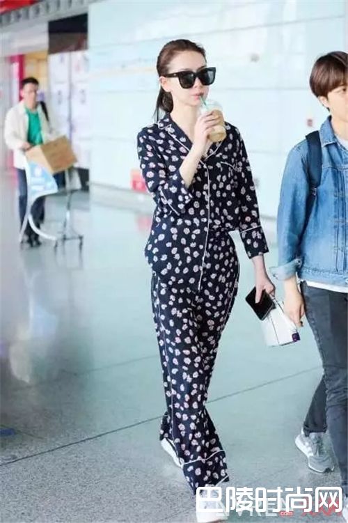 哪些明星喜欢睡衣风？_今年盛夏最吸睛的的造型 睡衣style穿起来！