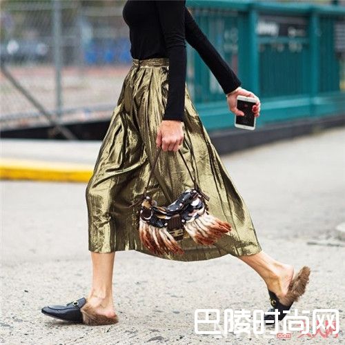 毛毛拖鞋介绍_周末逛街怎么能少了一双好看的鞋呢