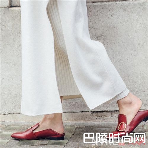 乐福拖鞋介绍_周末逛街怎么能少了一双好看的鞋呢
