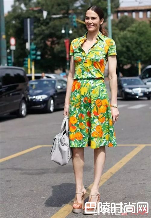 水果印花one piece​_这些漂亮的水果印花单品 穿不好就土得掉渣