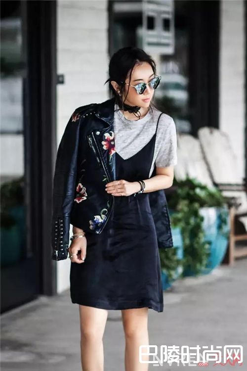 吊带睡裙如何搭配？_今年盛夏最吸睛的的造型 睡衣style穿起来！