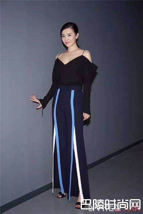 露肩装+阔腿裤 /喇叭裤_不得不服宋佳的这6个搭配套路 美哭了