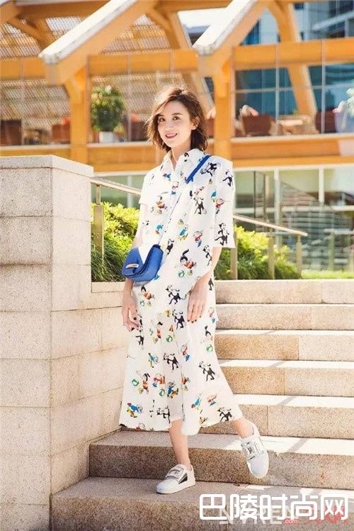 连衣裙+运动鞋_不得不服宋佳的这6个搭配套路 美哭了