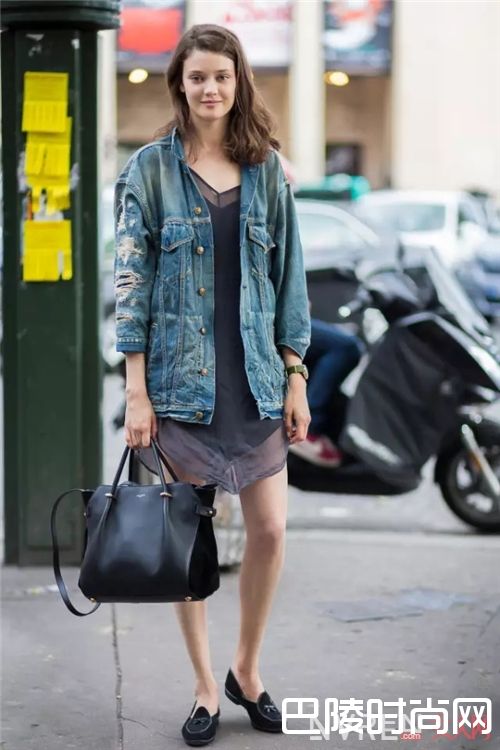 吊带睡裙如何搭配？_今年盛夏最吸睛的的造型 睡衣style穿起来！