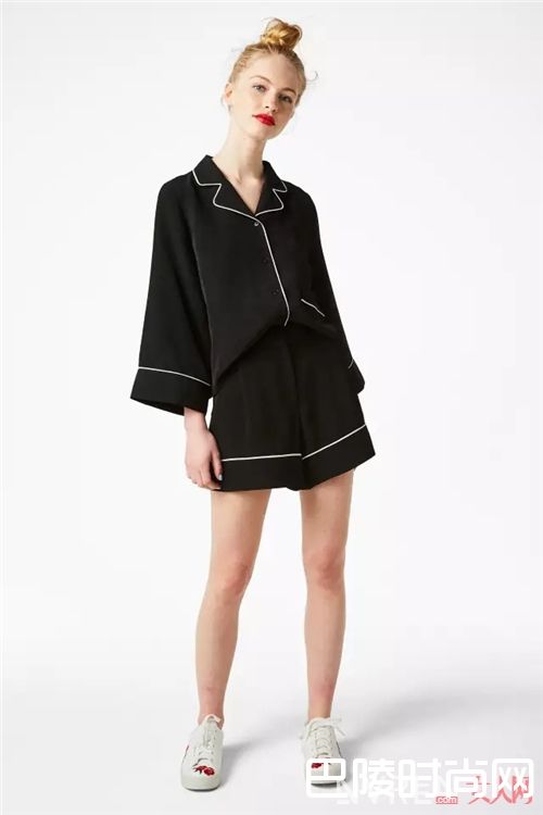 睡衣风衣单品推荐_今年盛夏最吸睛的的造型 睡衣style穿起来!