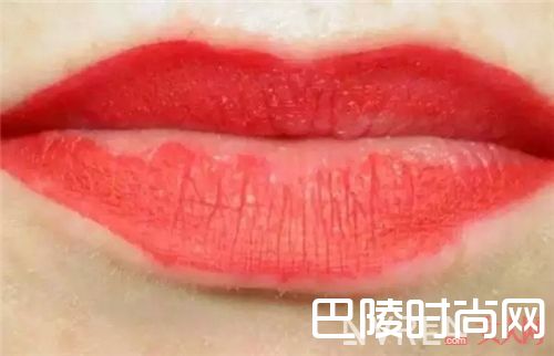 唇釉老是掉怎么办?_夏天那么热 你的嘴唇更适合用唇釉来补妆!