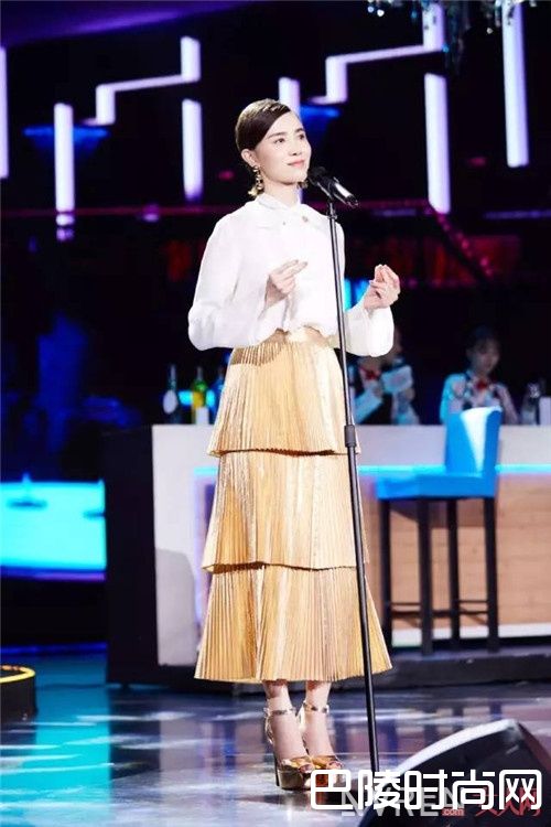 衬衫+半裙_不得不服宋佳的这6个搭配套路 美哭了
