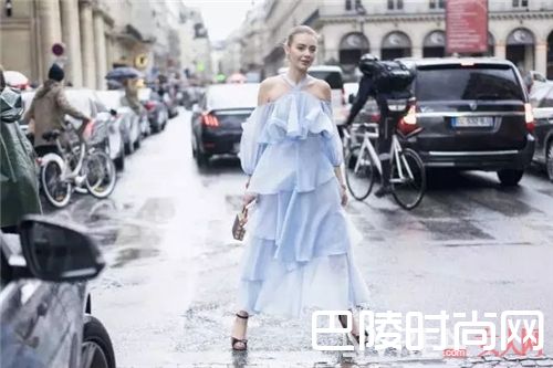 该如何露肩?_你的裸露尺度有多大?看看明星潮人都是怎么露