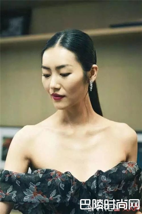 该如何露肩?_你的裸露尺度有多大?看看明星潮人都是怎么露