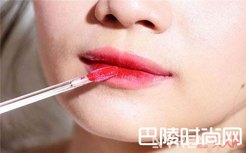 MAC 超雾感唇釉_2017人气口红TOP10 哪一支在你的包里呢