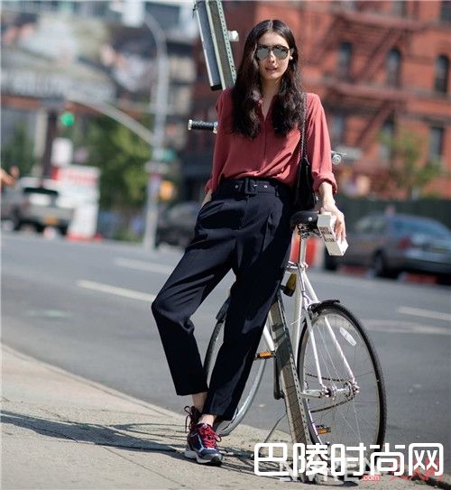 丝质衬衫介绍_有这10件丝质单品 才配得起“女人”二字