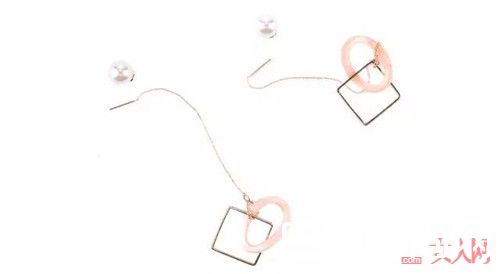 日本 kaza 长款方圆珍珠耳环_哪些单品能让你精致又时髦?