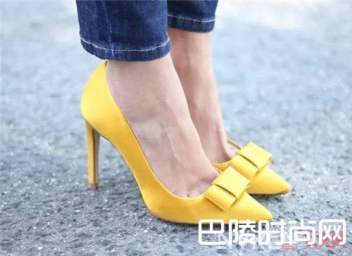 丝质高跟鞋_有这10件丝质单品 才配得起“女人”二字