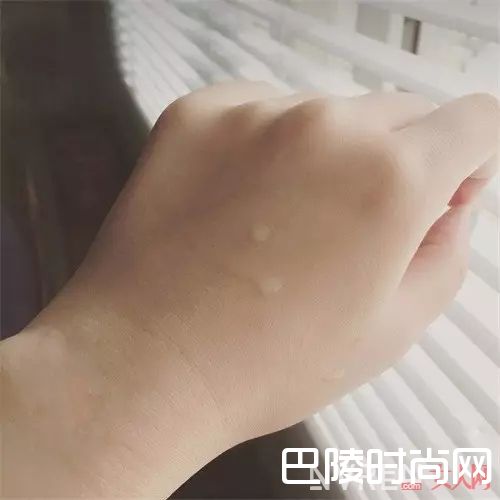 White CONC 身体 VC 美白喷雾_适合夏天用的身体乳 一双白净光滑的好腿必备
