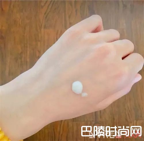 松山油脂身体乳_适合夏天用的身体乳 一双白净光滑的好腿必备