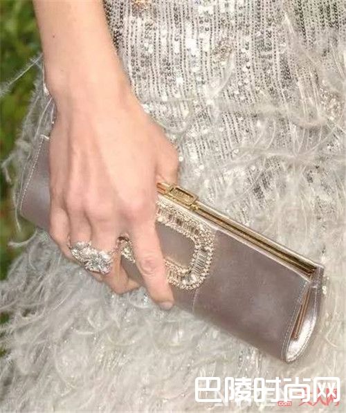 丝质手包介绍_有这10件丝质单品 才配得起“女人”二字