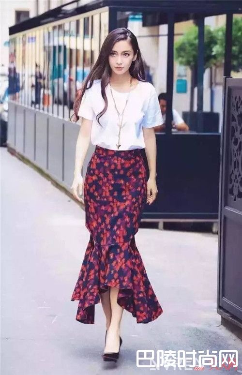 T恤+印花裙_来点小心机 让你在烂大街的T恤潮中脱颖而出