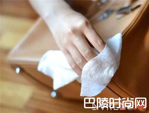 牛皮包该如何护理？_天天剁手买包的你 分得清真皮还是假皮吗？