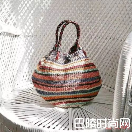 ARANÁZ包包推荐_1000元左右的小众美包 潮人博主都在背它们