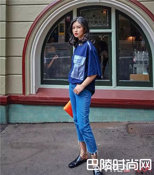 T恤+牛仔长裤_来点小心机 让你在烂大街的T恤潮中脱颖而出
