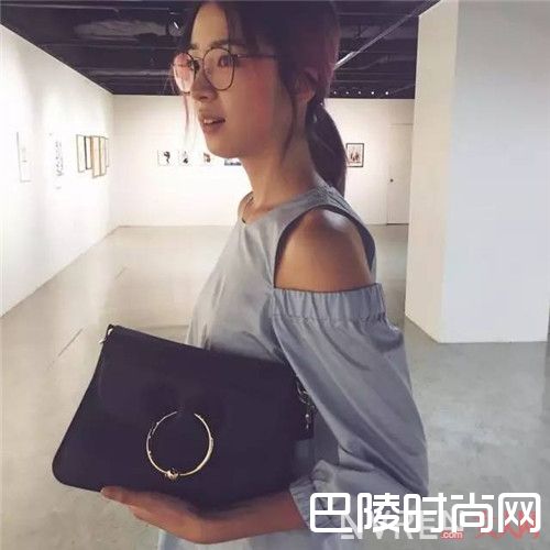 轻巧包介绍_今夏必备好包 包治百病