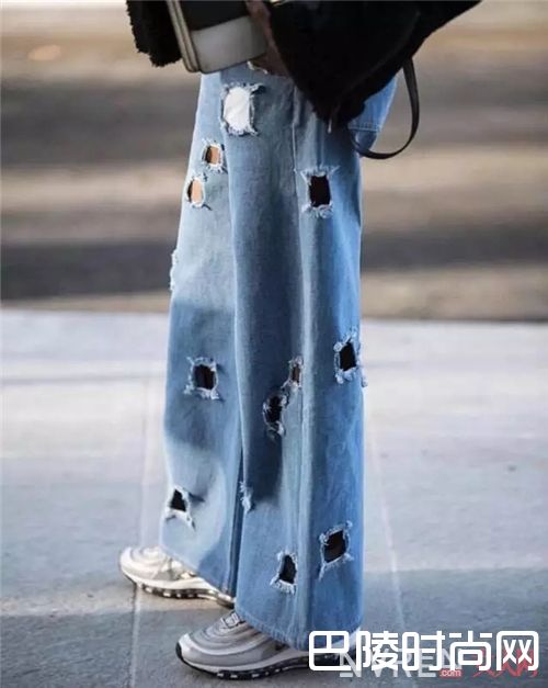 Rejina Pyo街头风_优雅轻柔尽显女性美 这个小众品牌要红了！