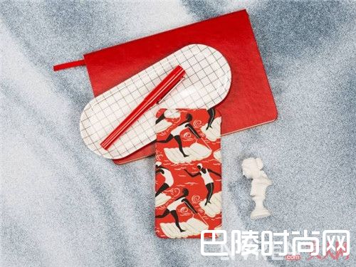 冲浪者介绍_如果将200年前的大作变成手机壳会不会惊艳到你