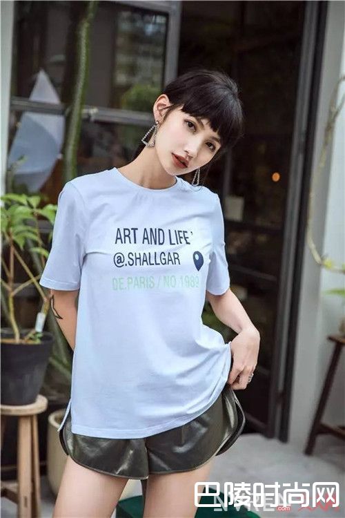 T恤+校服裤_来点小心机 让你在烂大街的T恤潮中脱颖而出