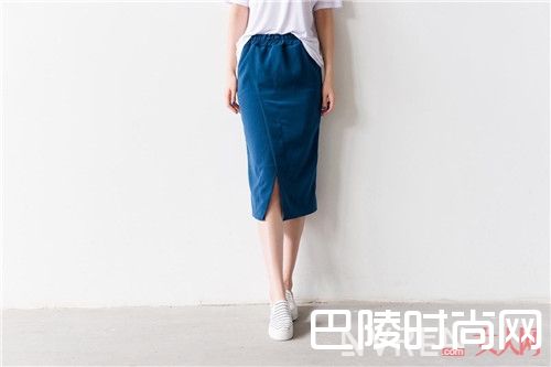 T恤+开叉裙_来点小心机 让你在烂大街的T恤潮中脱颖而出