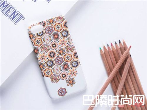 万花筒介绍_如果将200年前的大作变成手机壳会不会惊艳到你