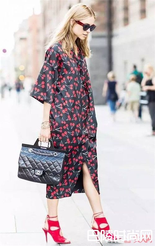印花连身裙+高跟鞋_出门嫌麻烦 这里有懒人必备干货 