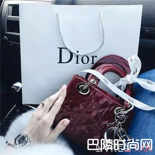 漆皮包该如何护理？_天天剁手买包的你 分得清真皮还是假皮吗？