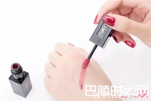 YSL圣罗兰黑管唇釉深豆沙407_夏天淡妆最显白、最提气色的7支口红在这里！