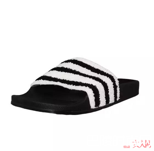 ADILETTE三叶草运动拖鞋_8款最时髦的拖鞋 这个盛夏美翻天