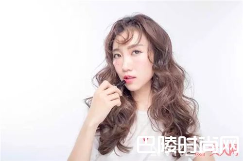 HERA赫拉魅惑丰彩唇膏147号_夏天淡妆最显白、最提气色的7支口红在这里！