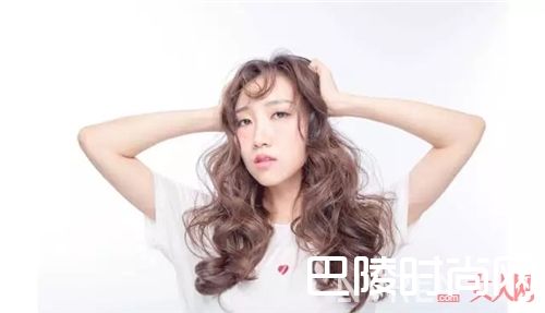 HERA赫拉魅惑丰彩唇膏147号_夏天淡妆最显白、最提气色的7支口红在这里！