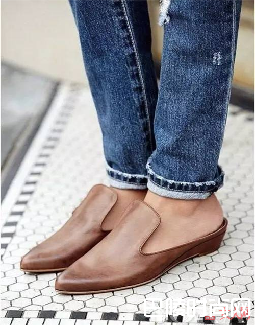 尖头穆勒拖鞋_8款最时髦的拖鞋 这个盛夏美翻天