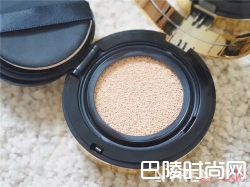 圣罗兰羽毛气垫BB粉底_9款适合油皮肤质的粉底液 这个夏天就选它了