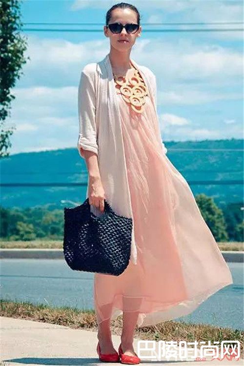 裸粉色介绍_夏日就要亮一点 这些清凉配色请收下