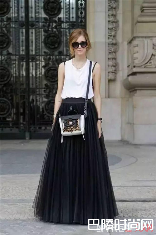 T恤+半裙_夏天T恤怎么配半裙 才能让你够吸眼