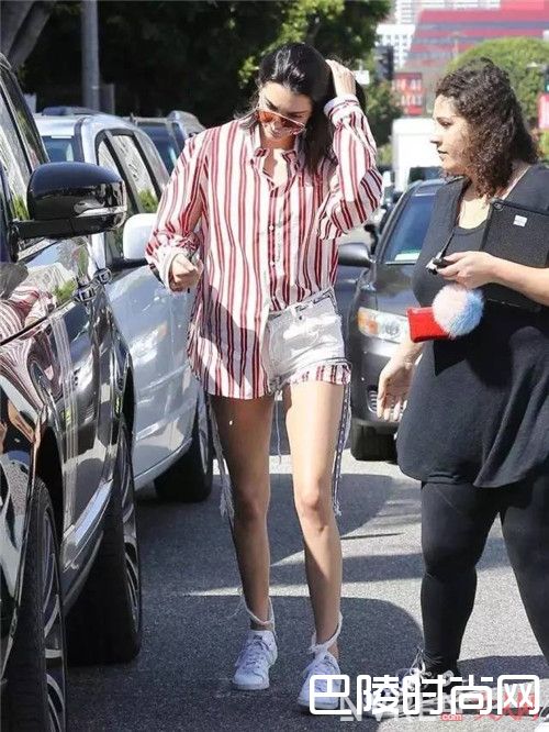 随性慵懒风_如同狗皮膏药的小白鞋究竟能搭配多少种风格