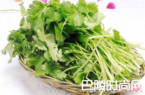 夏天吃什么蔬菜对肌肤好_夏季怎么护肤？夏季常见护肤误区有哪些，你中了几个?