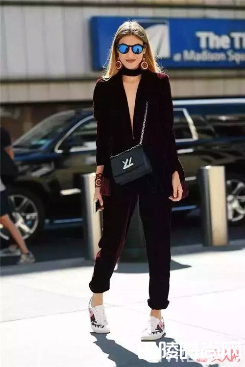 商务御姐风_如同狗皮膏药的小白鞋究竟能搭配多少种风格